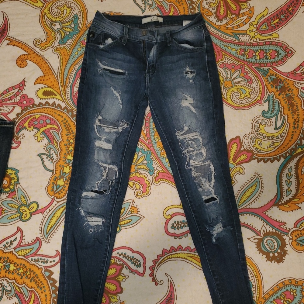 Jean's with holes.